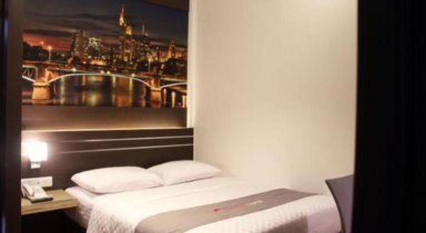 Tanjung Redep Neotel Hotel City Centre מראה חיצוני תמונה